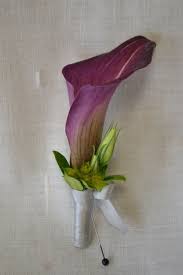 Chic Purple Boutonniere With Calla Lilies Lisianthus And Bupleurum Fleurish Floral Designs Purple Boutonniere Calla Lily Flowers In Hair