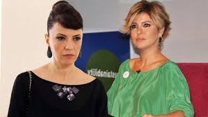 Самые новые твиты от yesim salkım (@yesimsalkim): Yesim Salkim Dan Kavgali Oldugu Gulben Ergen E Sert Sozler Hayattaki Tek Basarisi 3 Cocugu Dailymotion Video