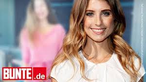„ich kann meinen arm ihr linker arm ruht bewegungslos auf ihrem schoß. Share Your Videos With Friends Family And The World