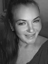 Ashley Bragg's Instagram, Twitter & Facebook