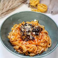 Tagliatelles A La Sauce Tomate Maison Aubergines Scamorza Recette Tagliatelles Recettes De Cuisine Sauce Tomate