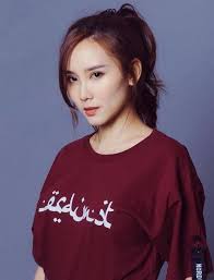 Petaling jaya • malaysian singer and actress emily kong was killed after her car crashed into a tree in jalan kuchai lama in kuala lumpur. Emily Kong Photos News And Videos Trivia And Quotes Famousfix