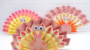 From napkin rings to centerpiece standouts, there's an easy idea that any age can. Turkey Table Decoration Super Simple Turkey Table Thanksgiving Turkey Craft Turkey Craft