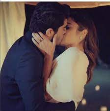 Latest celebrity pictures, hot celebrity pictures, celebrity paparazzi photos, latest celebrities pictures. Cute Love Couple Romantic Kiss Gif Murat And Hayat Pics