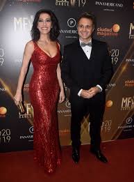 We would like to show you a description here but the site won't allow us. Los Looks De La Alfombra Roja De Los Martin Fierro De Cable
