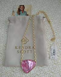 Join kendra scott stylist, megan sharp, as she shares some of our favorite summer looks featuring our newest arrivals. Kendra Scott Mckenna Pendant Necklace Earring Set Deep Blush Pearl For Sale Online Ebay