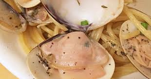 spaghetti alle vongole in bianco spaghetti with clams in white wine sauce homecooking recipes spaghetti alle vongole white wine sauce