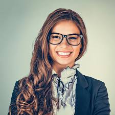 Stufen und pony frisuren für damen über 30. Frisuren Mit Brille Die Schonsten Frisuren Fur Brillentrager Brigitte De