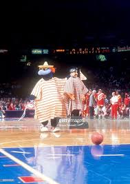 Former philadelphia 76er's mascot big shot imitates and dances to a famous michael jackson song during a home game at the spectrum. Titus Anjawnicus On Twitter Big Shot The Mascot Of The Philadelphia 76ers Walks On The Court With A Blow Up Doll Of Saddam Hussein During An Nba Game Between The Atlanta Hawks And