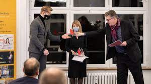 Ilva wood coatings are designed and developed by about 200 chemists and technicians in the ilva products are manufactured in the modern plant of parona in italy, that extends over an area of more. 14 Mediensymposium Studierendenportal