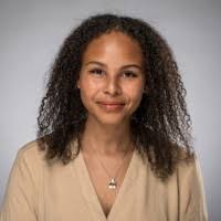 Amanda Addo's Instagram, Twitter & Facebook