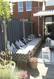 30 amazing backyard seating ideas gardenholic modern garden backyard seating modern garden design