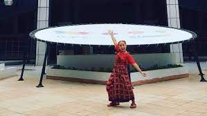 Penyanyi wanita asal minang 31 tahun yang lalu ini berhasil membawakan lagu dengan genre komedi. Lirik Lagu Tak Tun Tuang Hits Minang Yang Hebohkan Tetangga Showbiz Liputan6 Com