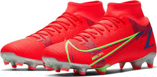 Voetbalschoenen kopen vereist een goede voorbereiding en is afhankelijk van de ondergrond, positie, persoonlijke smaak en het type voetballer. Nike Voetbalschoenen Mercurial Superfly 8 Academy Fg Mg Online Kopen Otto