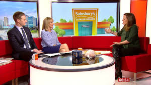 Bbc news host victoria derbyshire was forced to read out on live tv a tweet from an angry bbc viewer who criticised her interview with tory mp tom hunt for being 'biased', in a bizarre moment. Victoria Fritz Leggings Big Shiny Boots Ft Louise Minchin 20200128 Youtube