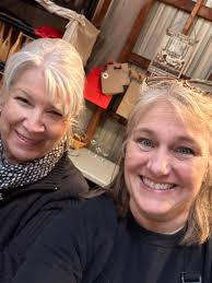 It's birthday week behind the bar! (Leslie the 25th, Catherine the 30th)  Stop in today between 11 and 6 🥂