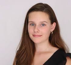 Julia Mizzi's Instagram, Twitter & Facebook