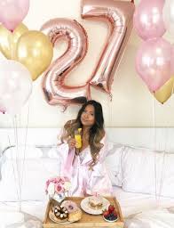 Indoor Birthday Photoshoot Ideas For Adults 34 Trendy Breakfast In Bed Photoshoot Photo Shoot Birthday Photoshoot Birthday Breakfast Party Birthday Candle Photography