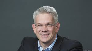 Travis Doster named Texas Roadhouse chief communications officer