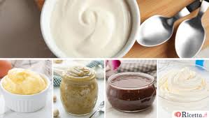 Il suo soffice impasto a base di uova ha un colore dorato ed un dolce profumo di vaniglia. 5 Creme Per Farcire Pandoro E Panettone Ricetta It