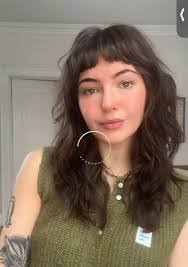 Elizabeth Ouellette's Instagram, Twitter & Facebook