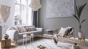 Terdapat dua cara umum yang bisa dilakukan untuk membuat dinding menjadi menarik yaitu mengecatnya atau melapisinya dengan wallpaper. 7 Cara Menata Rumah Minimalis Sempit Agar Terasa Luas