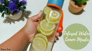 Di bawah ini anda dapat melihat beberapa jenis minuman yang mengandung lemon dan bagaimana cara membuatnya. Cara Membuat Infused Water Lemon Madu 3 Youtube