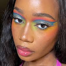 Sara Bosh's Instagram, Twitter & Facebook