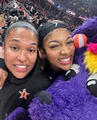 😂😂😂😭 Like girl what lol. The song in the background tho 🤣