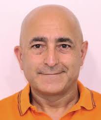 Using testimonial narratives to persuade people about artificial  intelligence: the role of attitudinal similarity with the prota