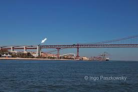 Die brücke 5 de abril (ponte 25 de abril) ist eines der wahrzeichen von lissabon. Lissabon Pilar 7 Grandiose Aussichten Von Der Ponte 25 De Abril