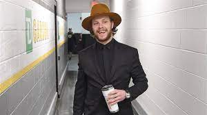 Pastrnak, nicknamed pasta, just finished his seventh hockey season with the boston bruins. Pastrnak Modni Ikona Fanousci Ocenili Jeho Styl I Silene Obleky Idnes Cz