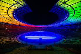 Zum spiel gegen ungarn soll die münchner arena als zeichen gegen die ausgrenzende gesetzgebung der ungarischen regierung in regenbogenfarben leuchten. Oe9wfafzxlyk3m
