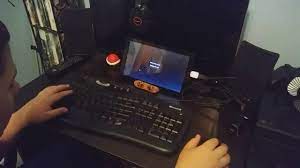 How To Play Minecraft Pe With A Keyboard And Mouse Youtube