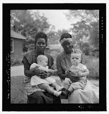Black And White Children Playing Together Pin By La Bonne Vivante On Labonnevivante Com African History African American Women In History