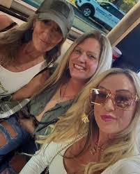 Kimberly Askew's Instagram, Twitter & Facebook