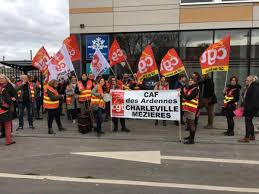 Los habitantes del charleville eran carolopolitains y los de mézières, mazériens. Radio 8 Ardennes Charleville Mezieres Les Salaries De La Caf En Greve