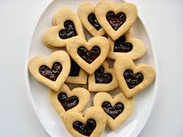 Traditional austrian manner is to spread thinly with jam, cover with a second cookie, then cover the top with chocolate frosting and a pecan or walnut half. Almond Linzer Heart Cookies For Valentine S Day