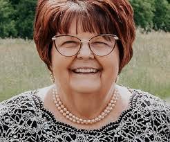 Courtney Searles's Instagram, Twitter & Facebook