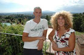 Ik vertrek is een televisieprogramma dat vanaf 2005 door de nederlandse publieke omroep tros werd uitgezonden sinds de fusie van die omroep met de avro in 2014 door avrotros. Ik Vertrek Startpagina Links Naar Websites Van Alle Deelnemers