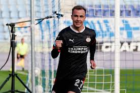Mario götze will leave borussia dortmund at the end of the season, the club announced on saturday. Mario Gotze In Best Shape Of His Career After Shedding Half A Stone Thanks To Personal Trainer And Yoga Sessions