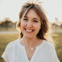 Elise White's Instagram, Twitter & Facebook