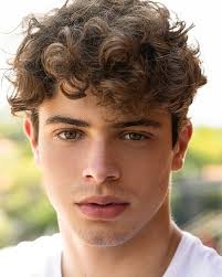 Search results for curly hair boy advertisement. A Imagem Pode Conter 1 Pessoa Close Up E Atividades Ao Ar Livre Brown Hair Boy Brown Hair Men Curly Hair Men