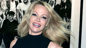 Hours after pamela anderson's public allegation that she endured years of sexual abuse while growing up on vancouver island, the actress sent an it got the whole family in shock, carol anderson told the globe and mail on wednesday. Pamela Anderson Erstes Parchenfoto Mit Jon Peters Gala De