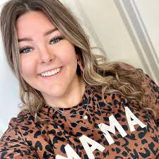 If Taylor's in, I'm out." Demi should've let the mouse after one or two  tries instead of constantly trying and failing to convince the rest of the  group to kick Taylor out