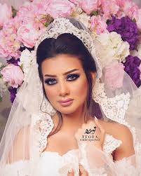 إن الحياة قصيرة لدرجة أن الإنسان يجب أن يسرق لحظات الفرح وإذا لم تكن سارقا جيدا سوف تنزلق منك الحياة gelin
