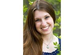 Coral Luna's Instagram, Twitter & Facebook