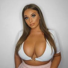 Danielle Akers - Free sexy pics, galleries & more at Babepedia