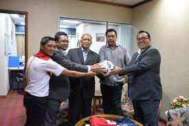 Invest selangor berhad menjadi anak syarikat kerajaan negeri pertama menubuhkan pelan antirasuah organisasi (oacp) bagi. Kelab Suk Selangor Penyerahan Tajaan Kepada Pasukan Bola Sepak Suk Selangor Ke Suk Se Malaysia Oleh Permodalan Negeri Selangor Berhad Pnsb