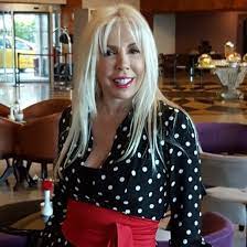 Semiha yankı (* 1957 in istanbul) ist eine türkische sängerin und die vertreterin der türkei beim eurovision song contest 1975 in stockholm. Semiha Yanki Community Facebook